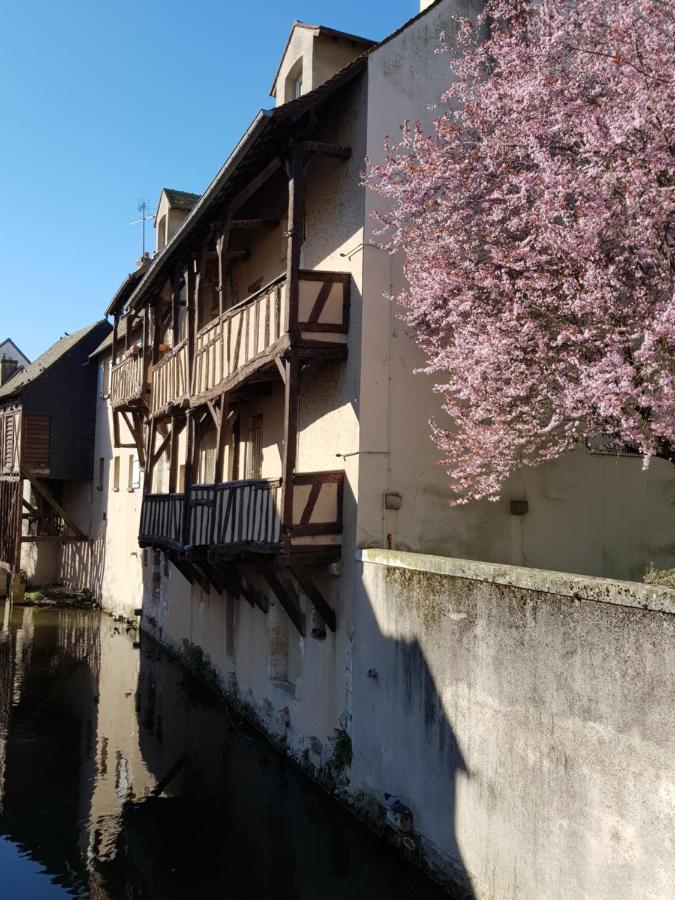 La Maison Virginie Log 1 A 2 Pers Charmant Hyper Centre Parking Linge Wifi Proximite Lac Canal Piscine Apartman Montargis Kültér fotó